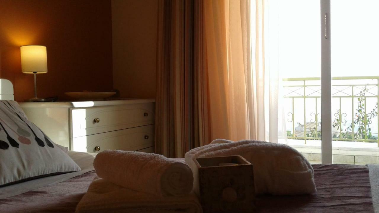 Villa "Eva" - Entire Beachfront Holiday Home - 4S Agia Marina  Экстерьер фото